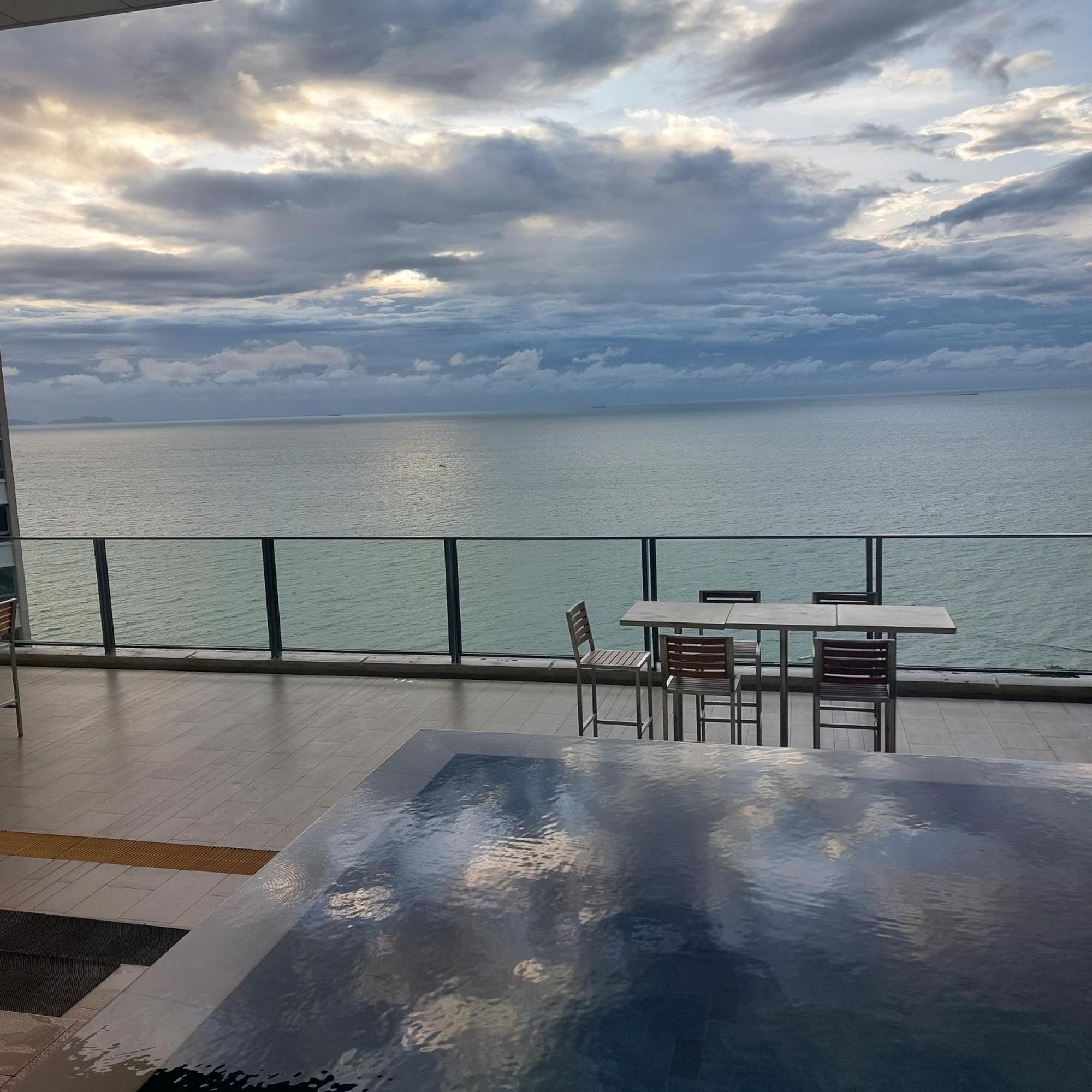 Sea View Apartment In Паттайя Экстерьер фото
