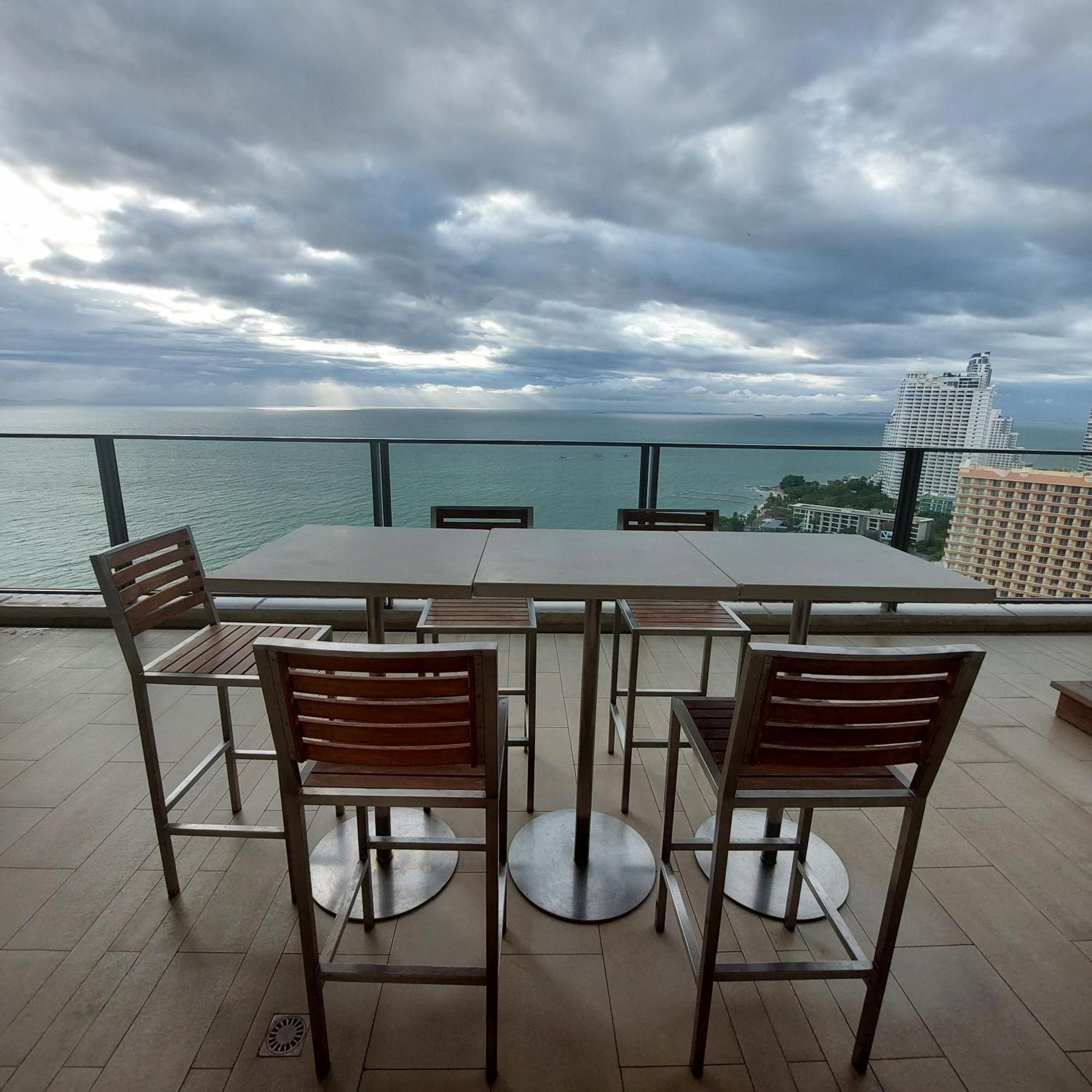 Sea View Apartment In Паттайя Экстерьер фото